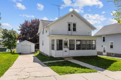2314 Monroe St, New Holstein, WI 53061-1107