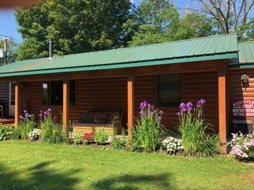 5 Teddy Bear Ln, Swan Lake, NY