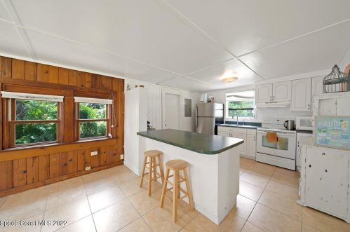 2915 Indian Riv Dr, Cocoa FL 32922-6607 exterior