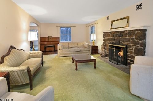 40 Roundtop Rd, Bernardsville, NJ 07924-2101