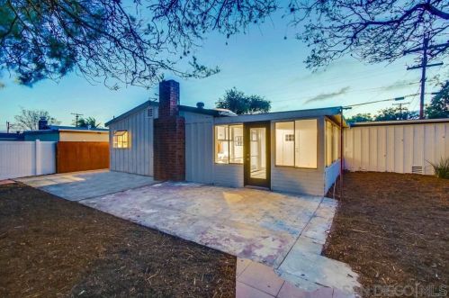 5027 Glasgow Dr, San Diego CA 92117-1037 exterior