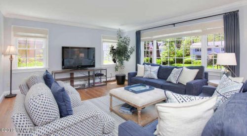 16 Hearthstone Dr, Riverside CT  06878-1807 exterior