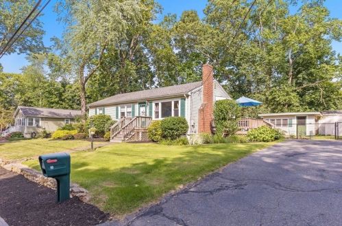 16 Auburn Ave, Wilmington, MA 01887-2611