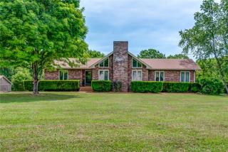 1120 Roseland Dr, Columbia, TN 38401-7700