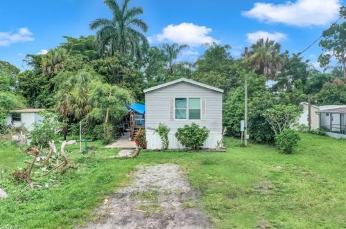 27775 New York St, Bonita Springs, FL 34135-4846