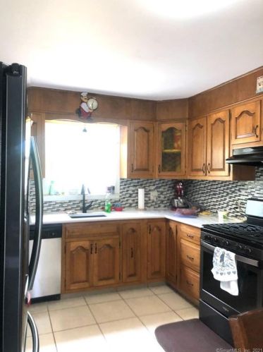 6 Over St, Waterbury, CT 06708-1726
