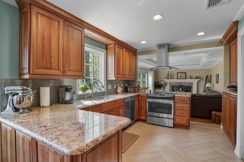 28 Kings Point Ln, Washingtonville NY  10992-2026 exterior