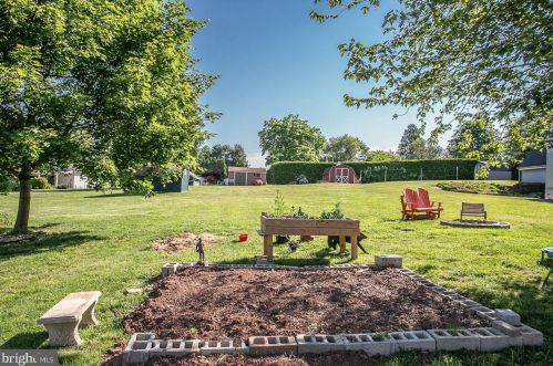 808 Maple Ave, Limerick PA  19468-2987 exterior