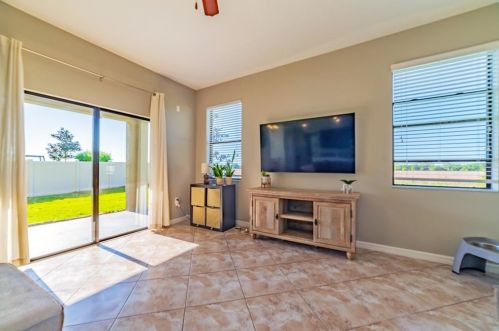 10103 Newminster Loop, Ruskin FL  33573-6727 exterior