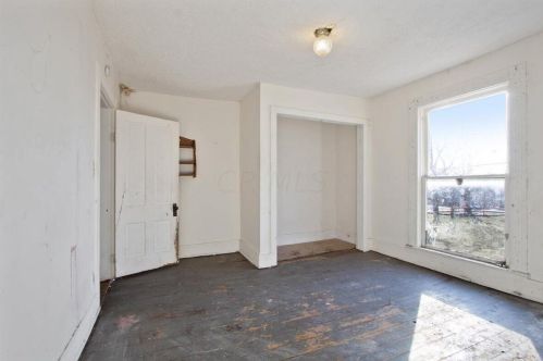 228 Oakland Sq, Bellefontaine OH  43311-2143 exterior