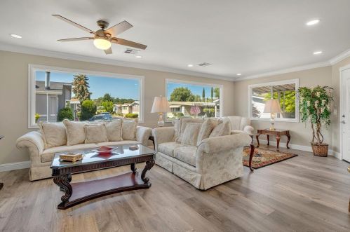 8 Spring Ln, Morgan Hill, CA 95037-6112