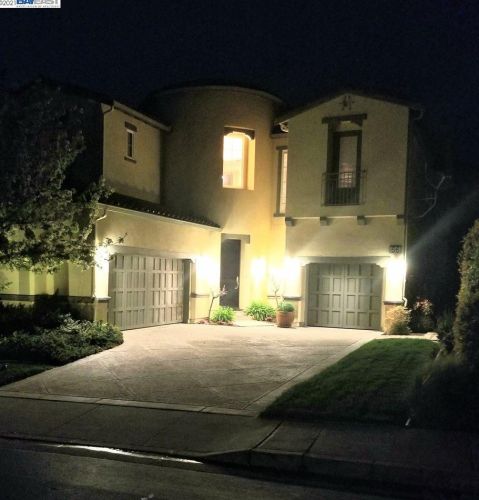 66 Arundel Dr, Hayward, CA 94542-7902