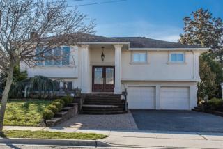 5 Dory Ln, East Massapequa, NY 11758-7832