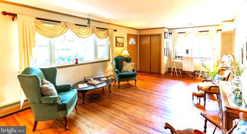 623 Crescent Ave, Lansdale PA 19446-3203 exterior