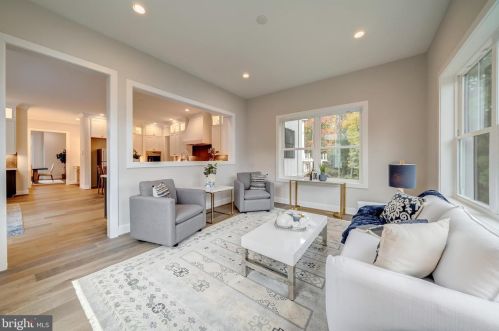 6580 Brooks Pl, Falls Church VA  22044-1105 exterior