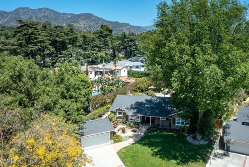 4542 Littleton Pl, La Canada, CA 91011-1936