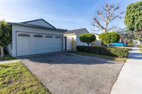 6808 Keynote St, Long Beach, CA 90808-3034