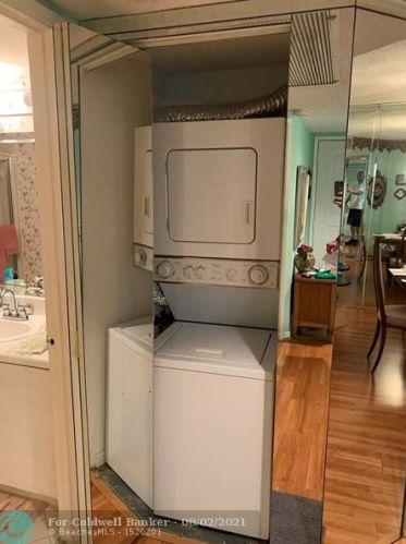 950 138th Ave, Hollywood FL  33027-3538 exterior