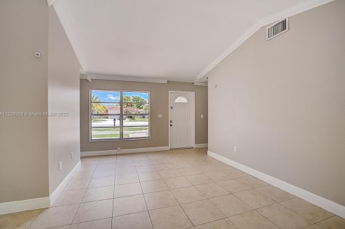 5730 199 St, Hialeah FL  33015-4933 exterior