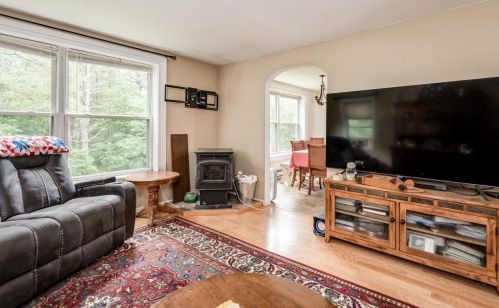 225 Raymond Rd, Deerfield NH  03037-1506 exterior