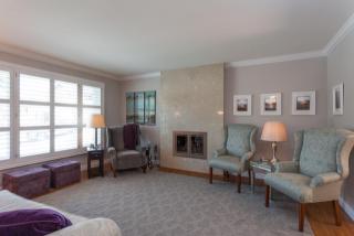 1062 Yosemite Dr, Pacifica, CA 94044-3746