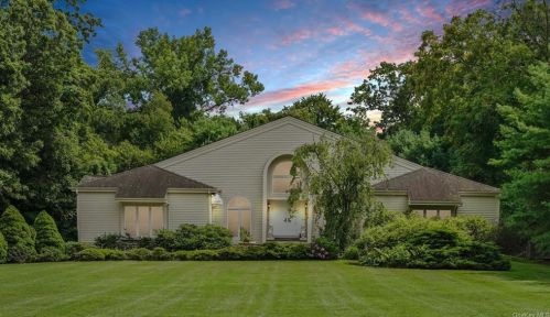 251 Old Lake St, White Plains, NY 10604-1511