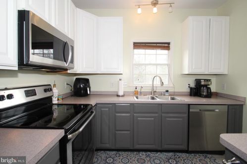 35 Marble House Dr, Bear DE  19701-4023 exterior