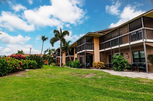 20 Greenbrier St, Marco Island FL  34145-3401 exterior