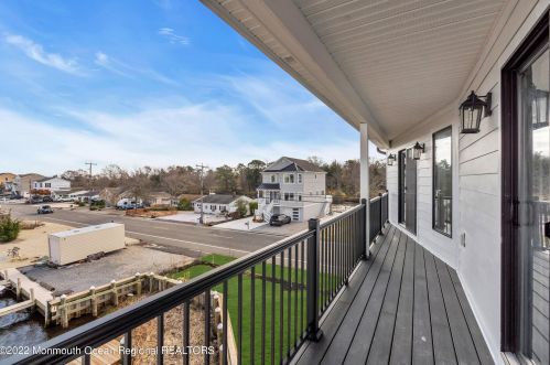 1217 Niihau Dr, Lacey NJ  08731-4702 exterior