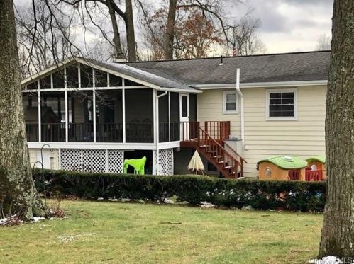 36 Reggie Dr, New Hamburg, NY 12590-4229