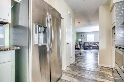 2511 Bernardo De Galvez Ave, Galveston TX 77550 exterior