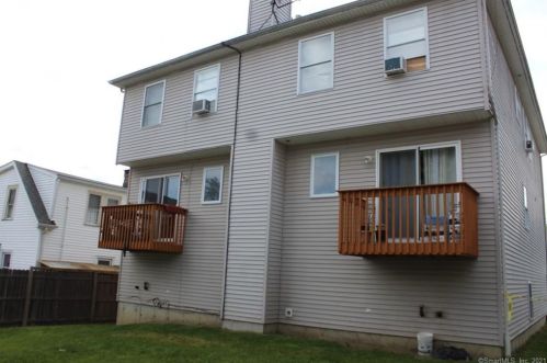 16 Belmont Cir, Danbury, CT 06810-6454