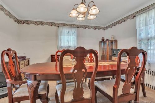 124 Ansonia St, Hartford CT  06106-4002 exterior