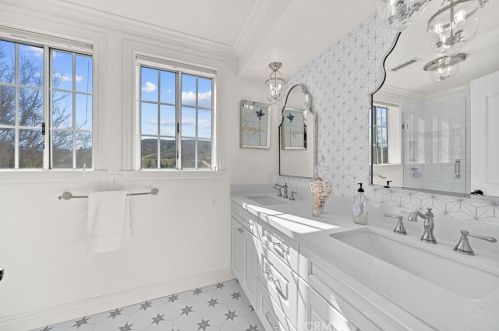 41664 Camino Del Vino, Temecula CA  92592-8439 exterior