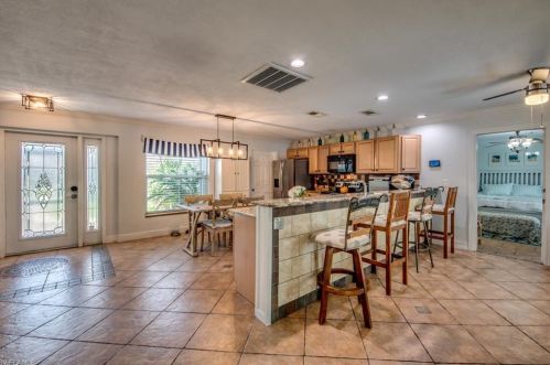 1139 13th Ter, Cape Coral FL  33990-3747 exterior