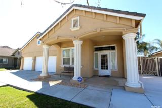 1801 Flora Vista Dr, Hughson, CA 95326-9127