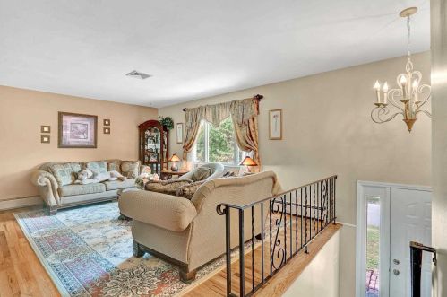 108 Nantucket Dr, Fishkill NY  12524-1021 exterior