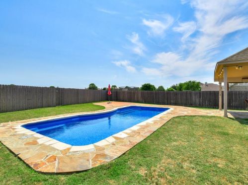 152 Crooked Crk, Creedmoor, TX 78610-3063