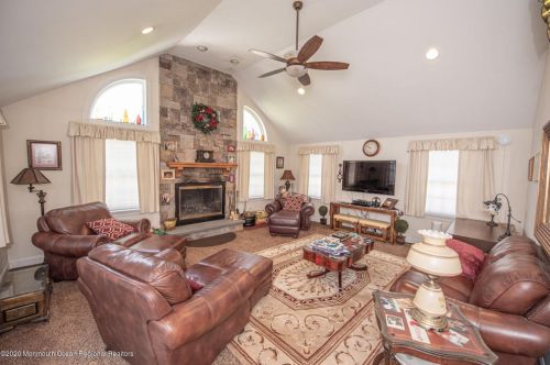 135 Duchess Ln, Bricktown, NJ 08724-3870