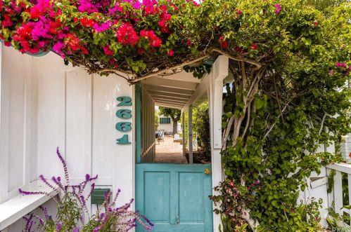 2661 Crestview Dr, Newport Beach, CA 92663-5626