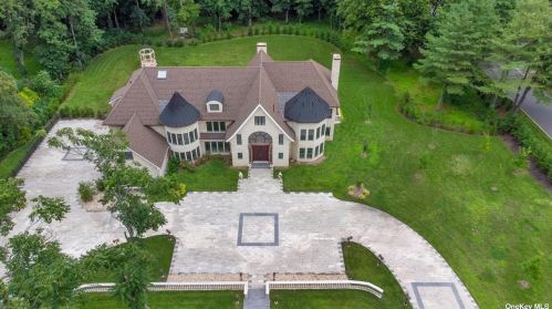 2 Brook Ln, Muttontown, NY 11545-3136