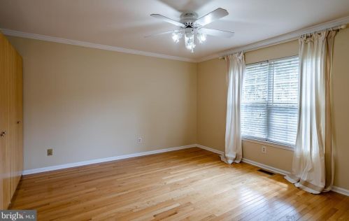 1042 Charter Oaks Dr, Lansdale PA exterior