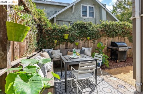 5904 Canning St, Oakland CA 94609-1306 exterior