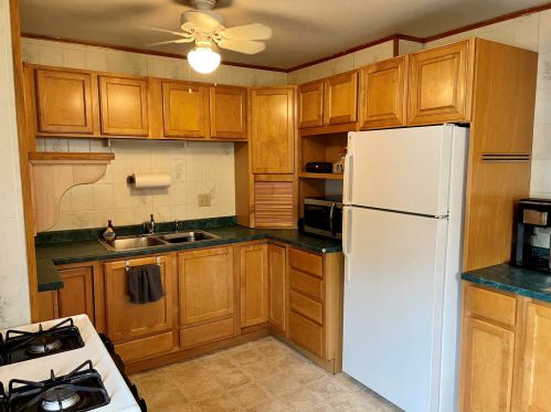 35 Park St, Keene, NH 03431-4431