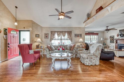 83 Herbert Ave, North Lindenhurst, NY 11757-5320