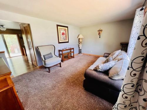1100 Mennen Ct, Green Bay, WI 54304-2230