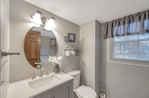 1055 Champagne Dr, Marion OH  43302-6626 exterior