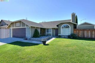 700 Domaine Ct, Oakley, CA 94561-3046