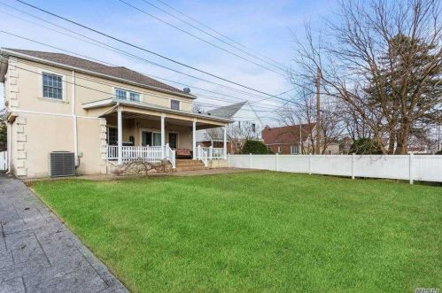 90 Primrose Dr, New Hyde Park NY  11040-2115 exterior