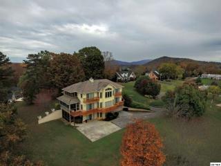 2251 Robertson View Pt, Pigeon Forge, TN 37876-7027